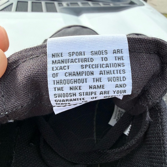 Nike Men's Black Canvas Sneakers with White Accents - Picture 5 of 6